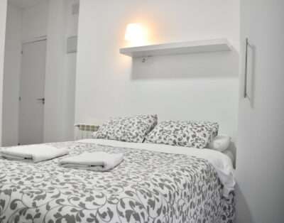 Estudio PRIVADO ¨ Con Balcón ¨ Ventana Exterior –  VH7  – 6