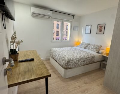 Estudio con baño y cocina privada – RUIDERA 3